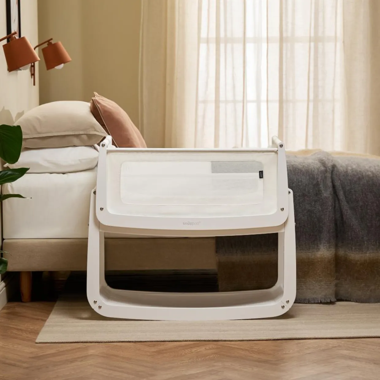 SnuzPod5 Bedside Bassinet