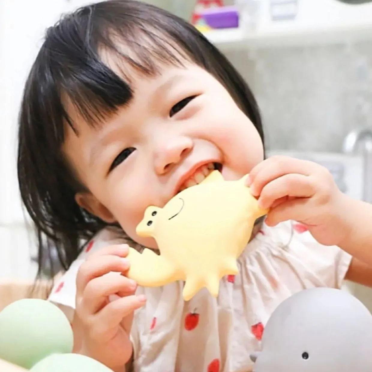 Tikiri Natural Rubber Rattle & Bath Toy - Crab